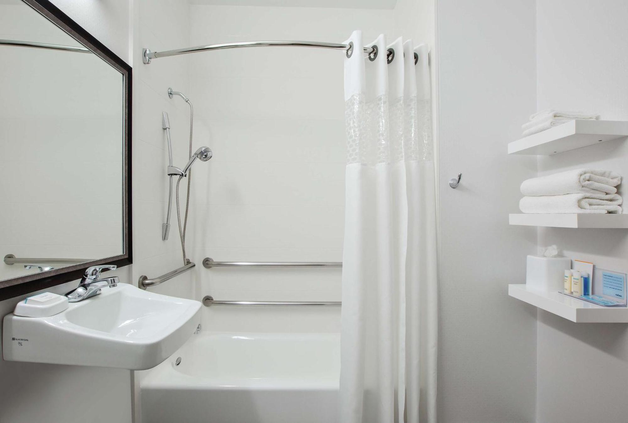 King Room with Accessible Tub - Mobility and Hearing Access/Non-Smoking